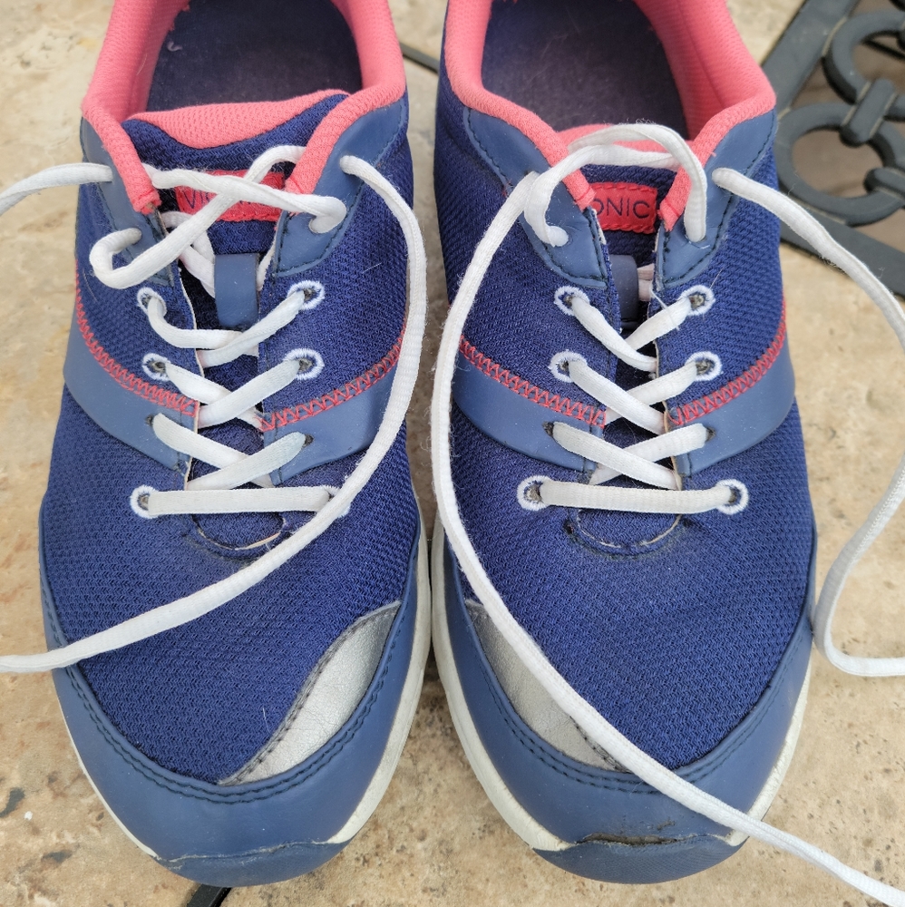 Vionic Kona Orthotic Sneakers